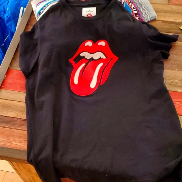 Moncler. Flash expired - Picture 1 of 8